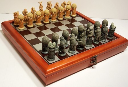 "Australiana" Theme with 75mm pieces, 45cm Chess Set Board + Storage Box