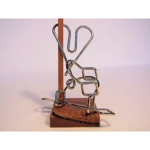 Colonial Classics Wire Wood Base - Locked Heart, Wood base NEW